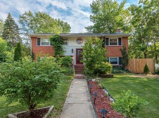 12 Donegal Ct, Ann Arbor, MI 48104
