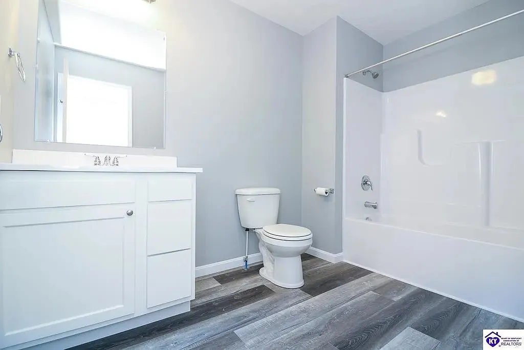18 Evergreen Court - 1 — Photo 2