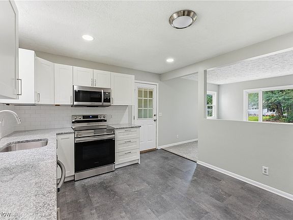 5th image of 2845 Byron Dr