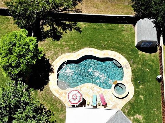 2nd image of 6401 White Oaks Ln