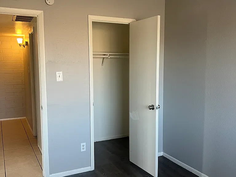 4003 W Reade Ave #1 — Photo 9