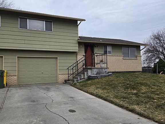 3rd image of 798 Skyhawk Dr
