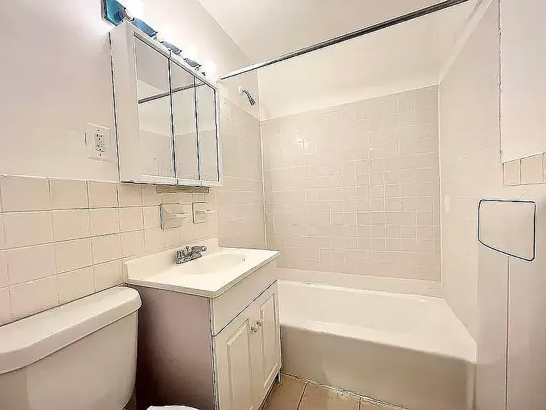 1068 Ward Ave #1E — Photo 36