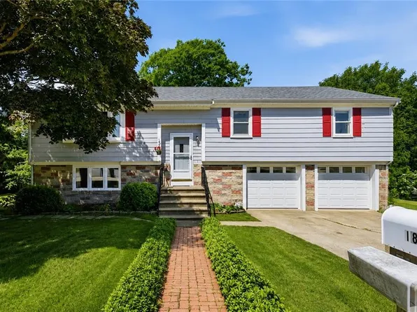18 Continental Dr, Middletown, RI 02842