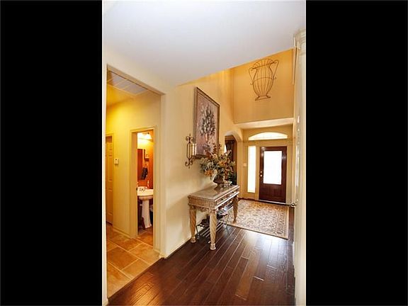 3rd image of 10523 Heritage Trail Ct