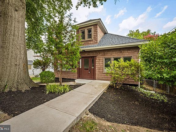 3rd image of 3020 Taylor Ave