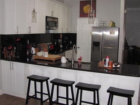 2nd image of 1525 Forde Ave