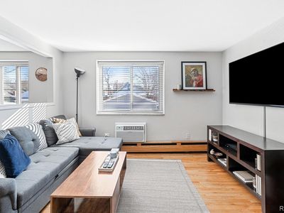 148 S Emerson Street #206, Denver, CO, 80209