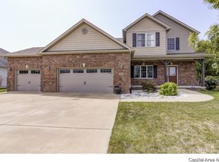 605 Grove St, Chatham, IL 62629