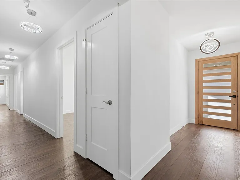 6207 Royal Ln — Photo 2