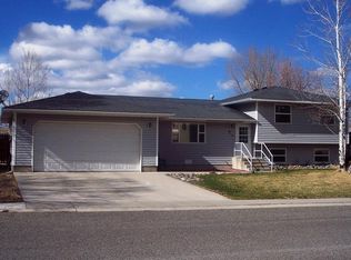 913 Canyon View Ave, Cody, WY 82414