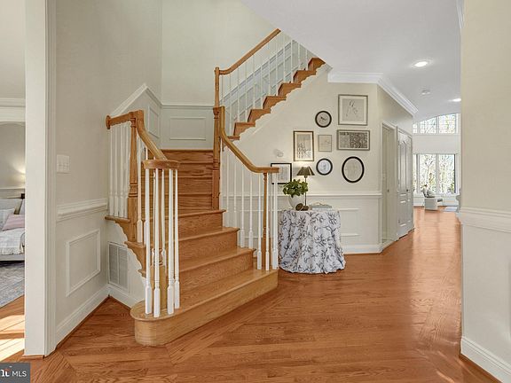 3rd image of 2412 Sherwood Hall Ln