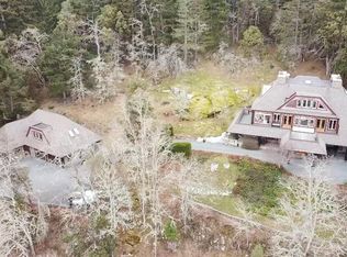 8242 Thomson Pl, Central Saanich, BC V8M 1S1