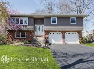 133 Cross Rd, Oakdale, NY 11769