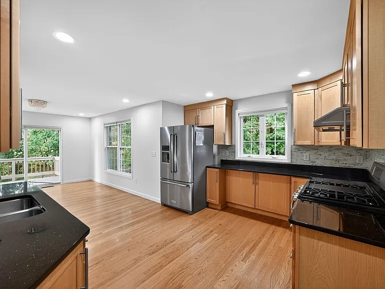 6 Whitman Ln — Photo 11
