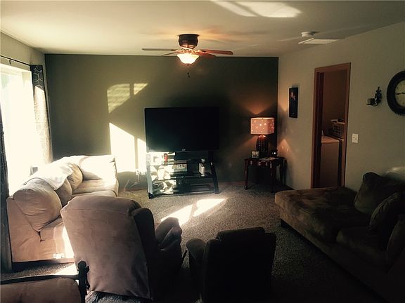 4th image of 860 Cherub Pl E