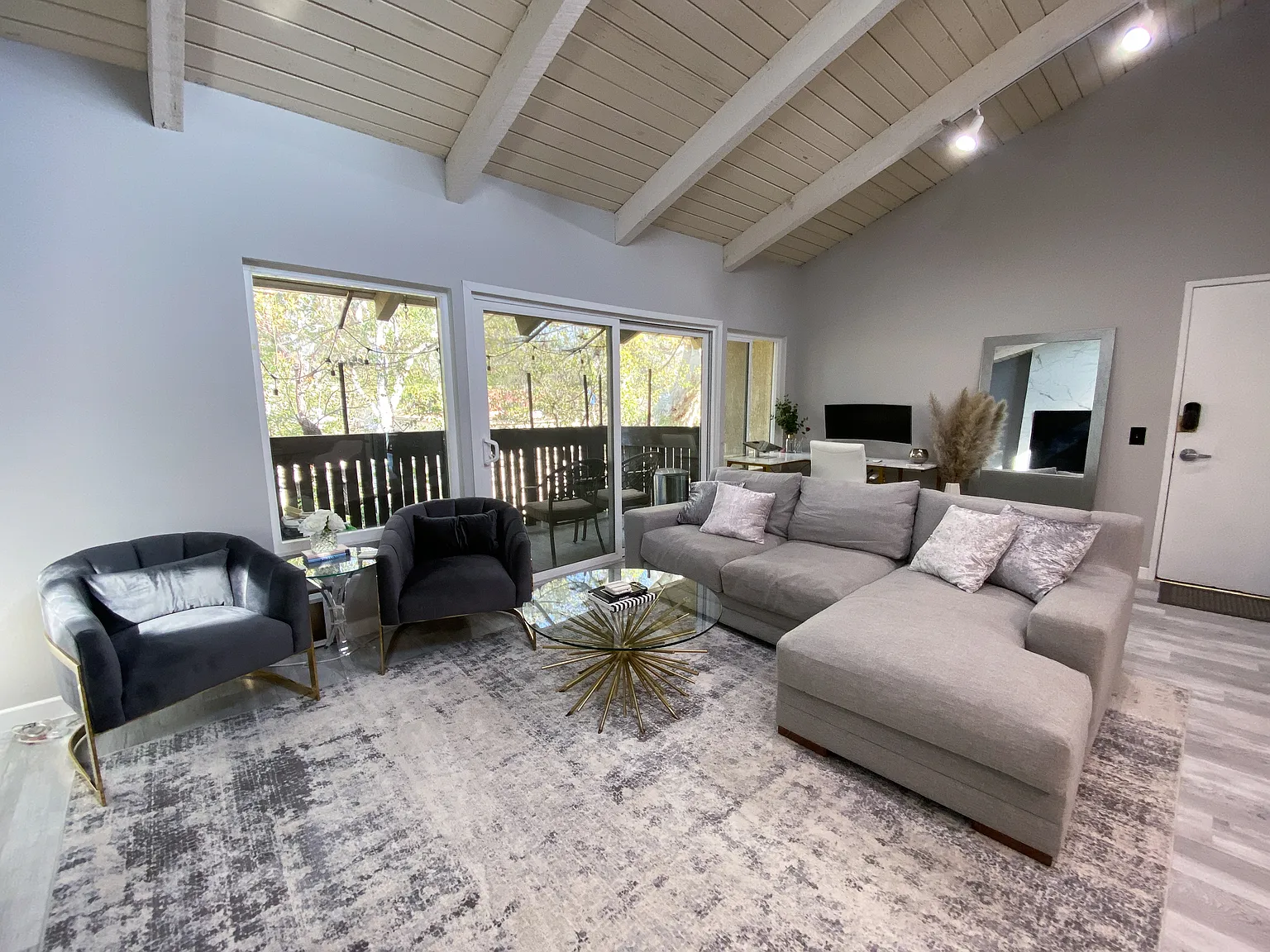 2 bed, 875 sqft, $3,295 — Photo 2
