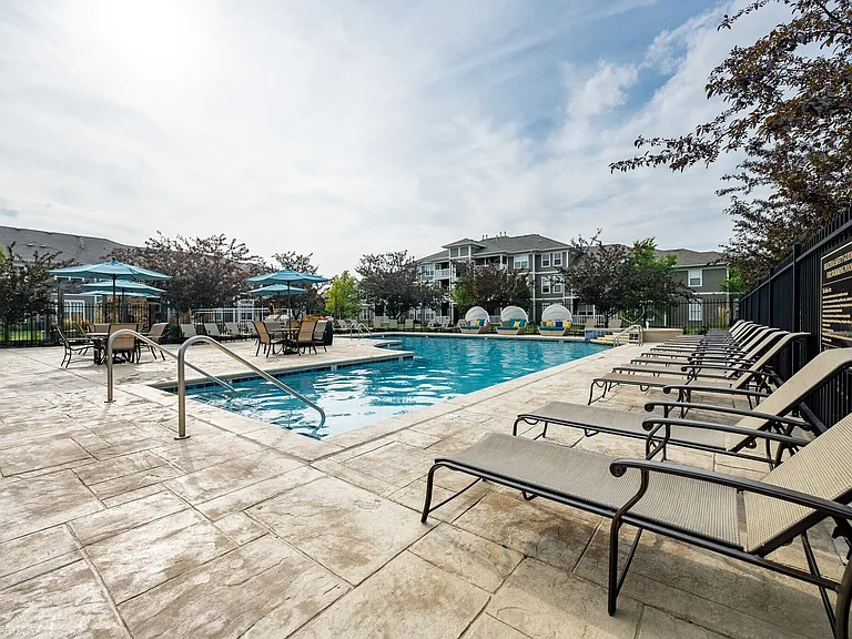 Maple Knoll Apartments — Photo 15