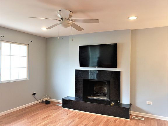 4th image of 265 W Berkley Ln