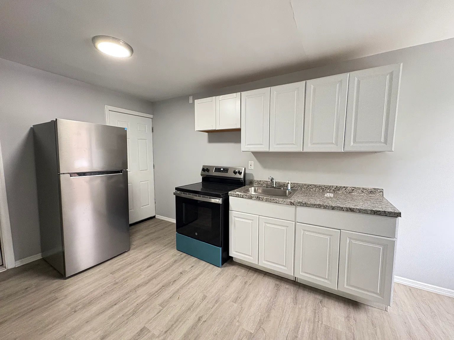 2 bed, 800 sqft, $1,950 — Photo 1