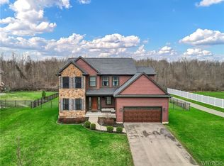 52 Golden Crescent Way, Orchard Park, NY 14127