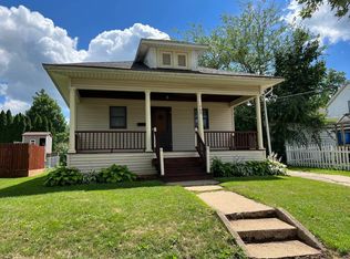 709 W Cottonwood St, Freeport, IL 61032