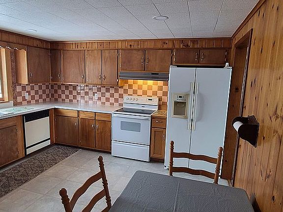 3rd image of 543 Evergreen Dr