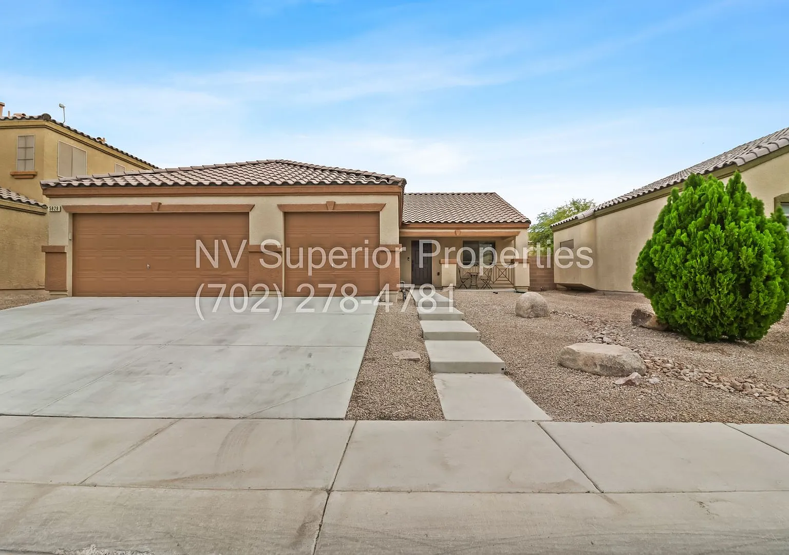 Single Story! Solar Panels! Three Car Garage!! No Carpet! — Photo 1