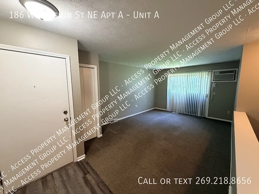 Rockford 3 Bedroom Townhome — Photo 4