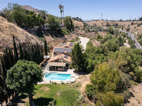 3rd image of 1815 Hilltop Dr