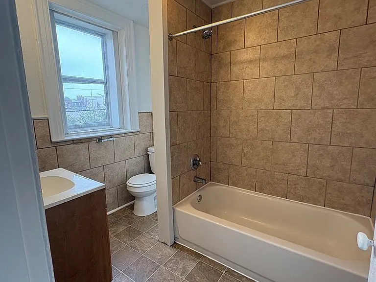 152 W King St #2 — Photo 9