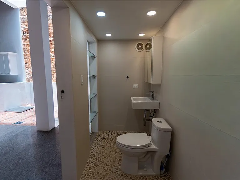 8 De La Cruz — Photo 12