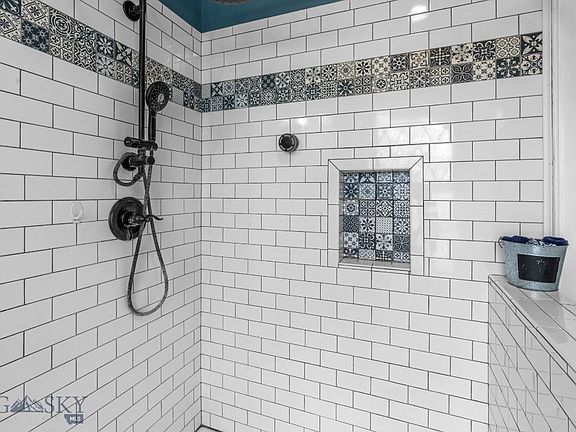 24th image of 626 S Pacific St