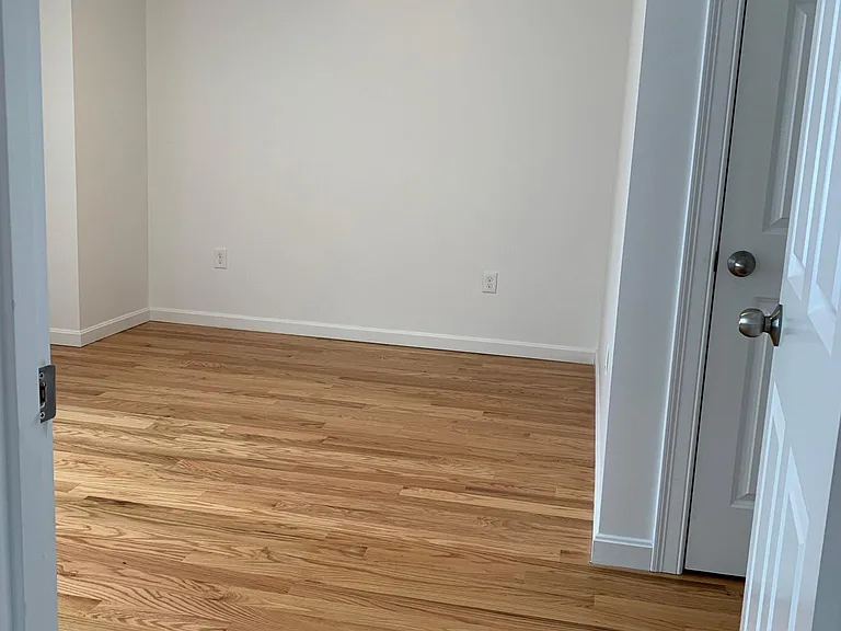 17 Howland St #2 — Photo 13