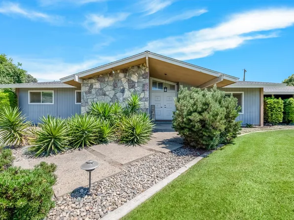 3235 W Royal Oaks Drive, Visalia, CA 93277