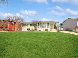 1821 Bluebird Ln, Munster, IN