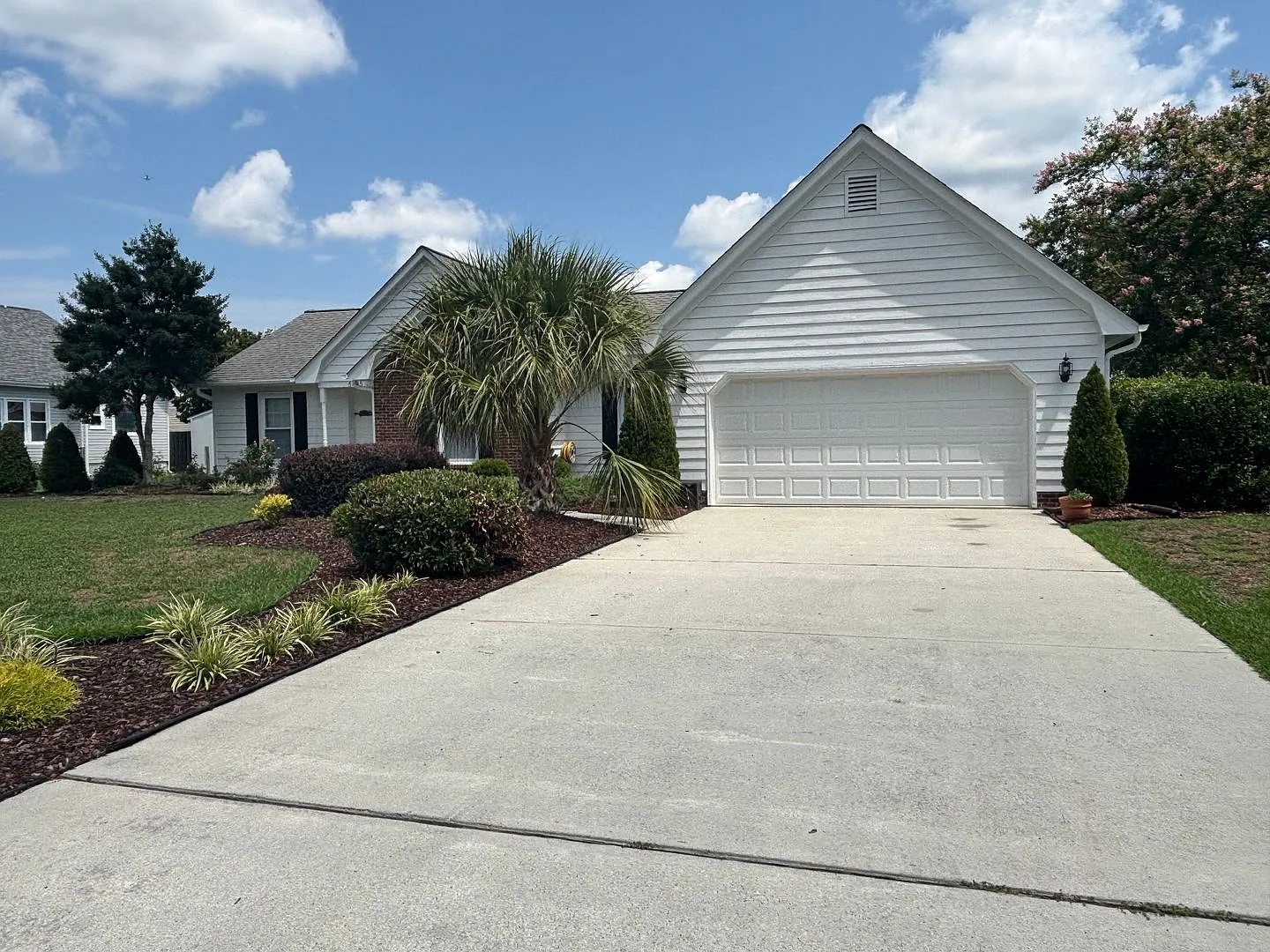 3 Bed 2 Bath Single Family Home W/ Fully Fenced Backyard And Garage! Reduced Deposit — Photo 3