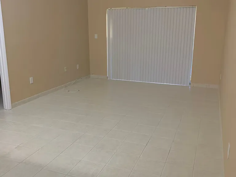 13566 SW 11th Ln — Photo 2