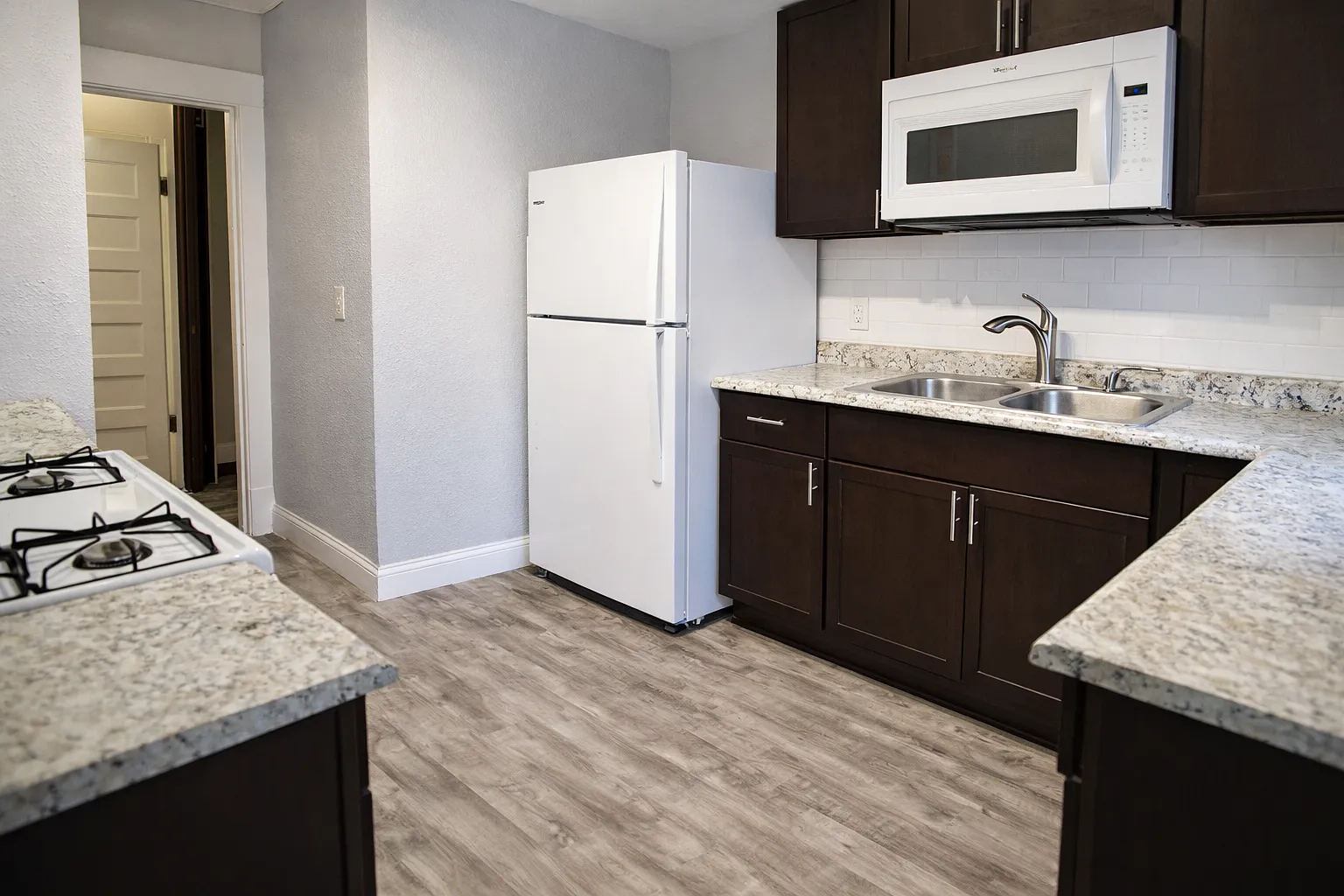 6 bed, $2,000 — Photo 1