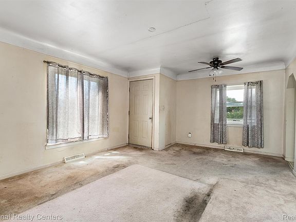 4th image of 20755 Webster St