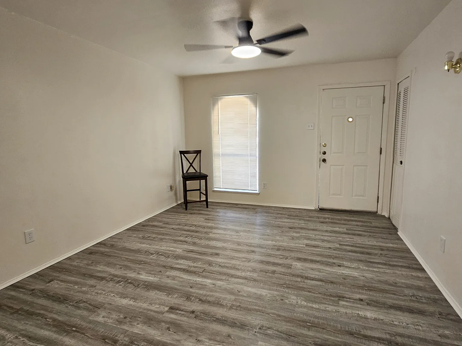 3 bed, 1284 sqft, $2,050 — Photo 3