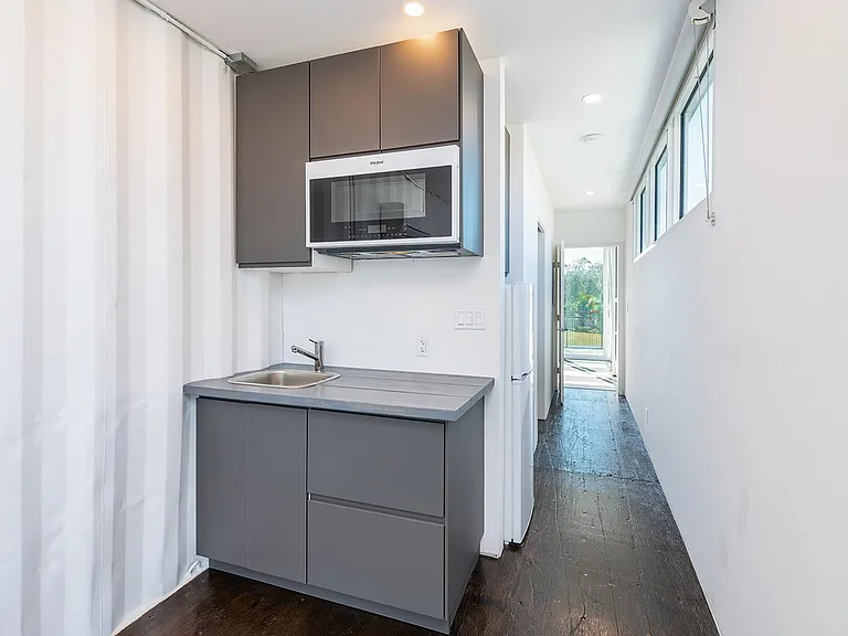 250 NE 34th Ct #C — Photo 4