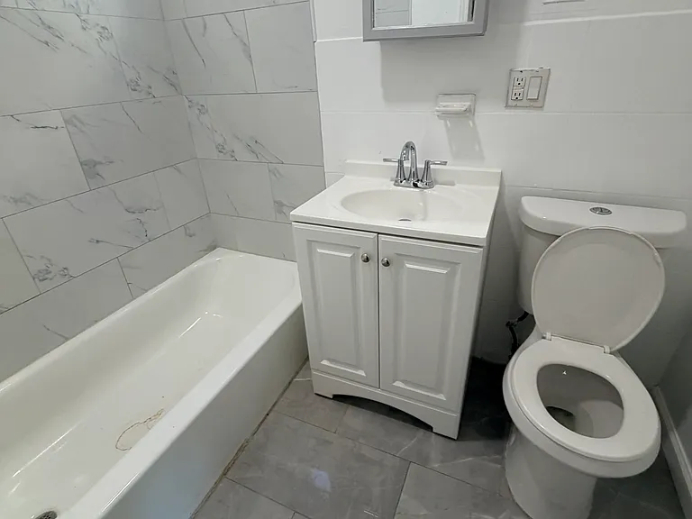 177 Benziger Ave #1 — Photo 4