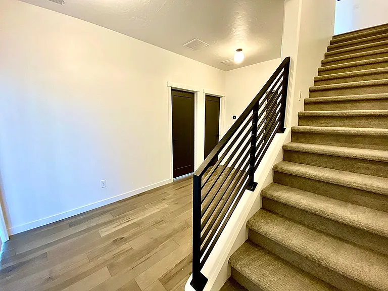 1258 E Echelon Ridge Ln — Photo 35