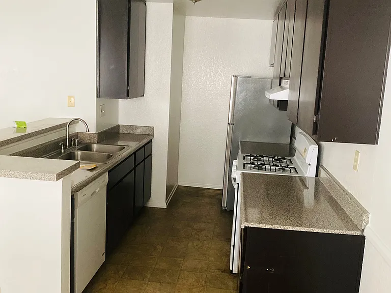 11312 Morrison St #21 — Photo 15