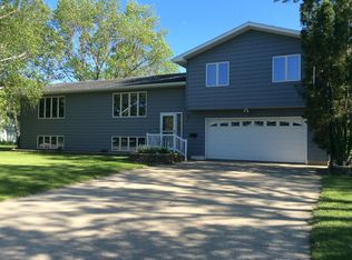 406 E 7th Ave, Groton, SD 57445