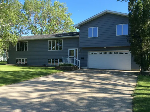 406 E 7th Ave, Groton, SD 57445