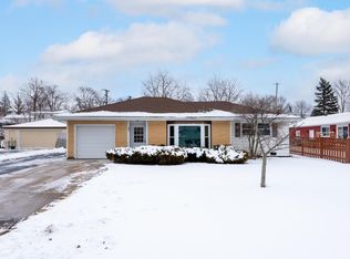 405 S Thornwood Dr, Lindenhurst, IL 60046