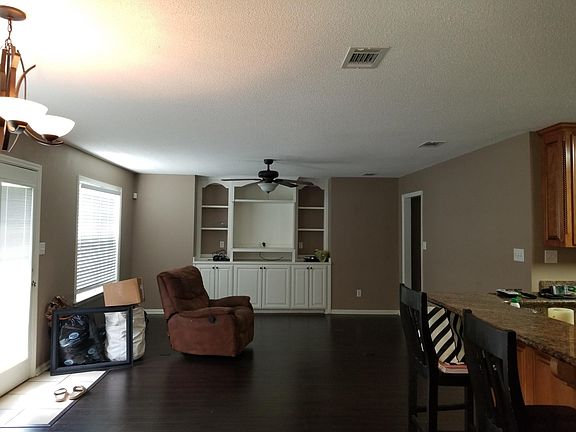 3rd image of 5698 Emily Ln
