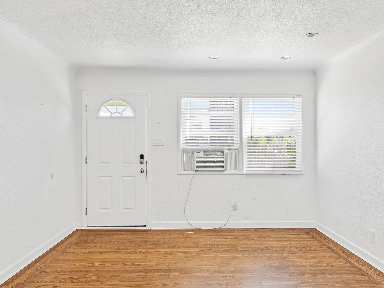 1 bed, 610 sqft, $2,400 — Photo 4